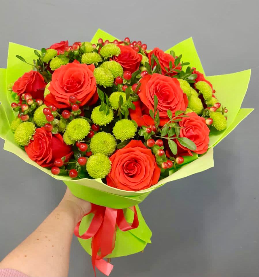 Букет цветов из: Хризантемы и Розы в Подольске