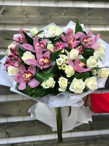Букет цветов из: Розы и Хризантемы в Подольске