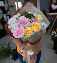 Букет цветов из:  Герберы, Розы и Хризантемы в Подольске