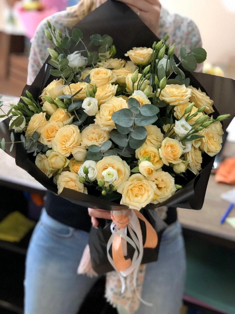 Букет цветов из: Розы и Лизиантусы в Подольске