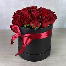 Цветочная композиция из Розы в шляпной коробке в Подольске
